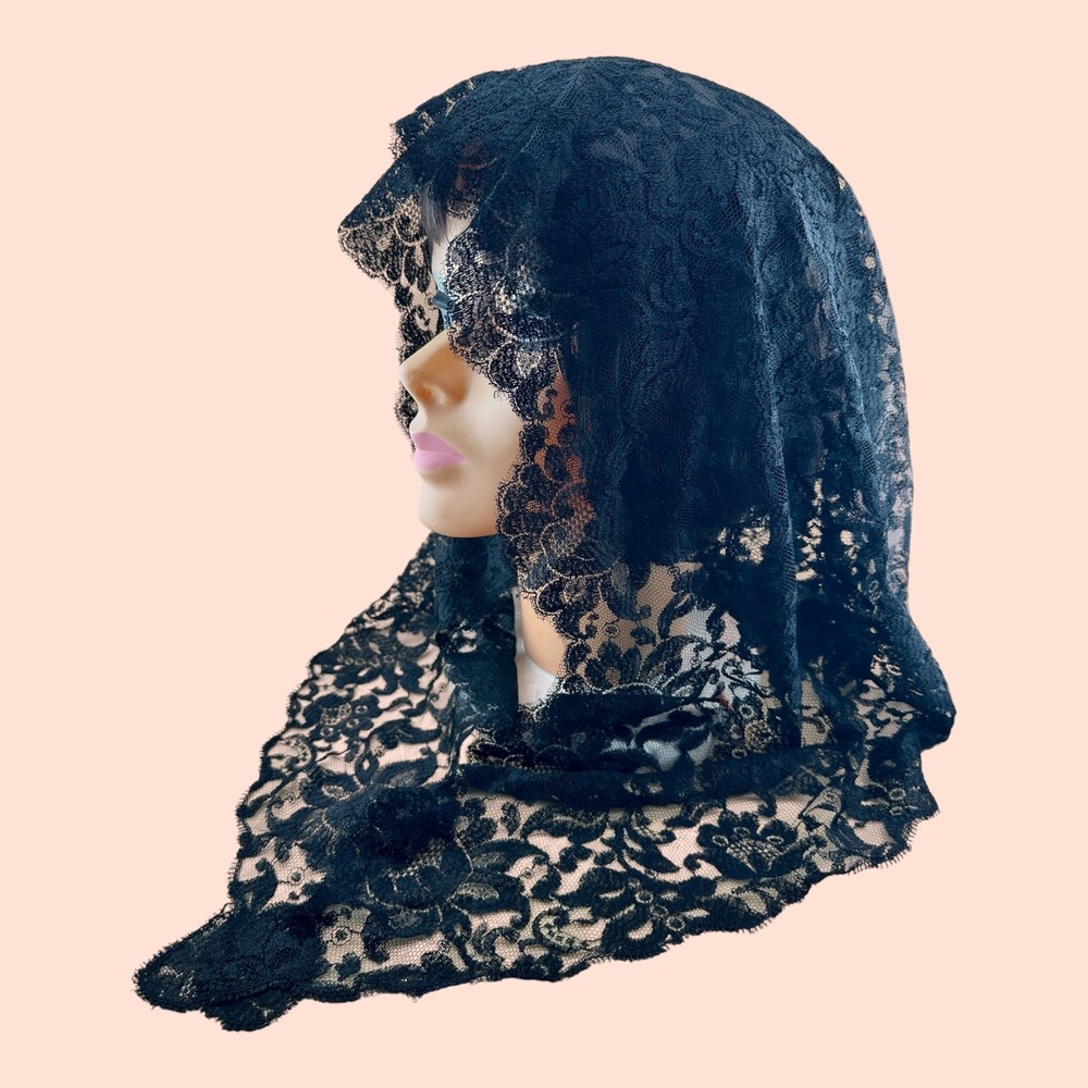 Vintage 1950s Black Lace Catholic Mantilla Shawl Head Scarf 51x22